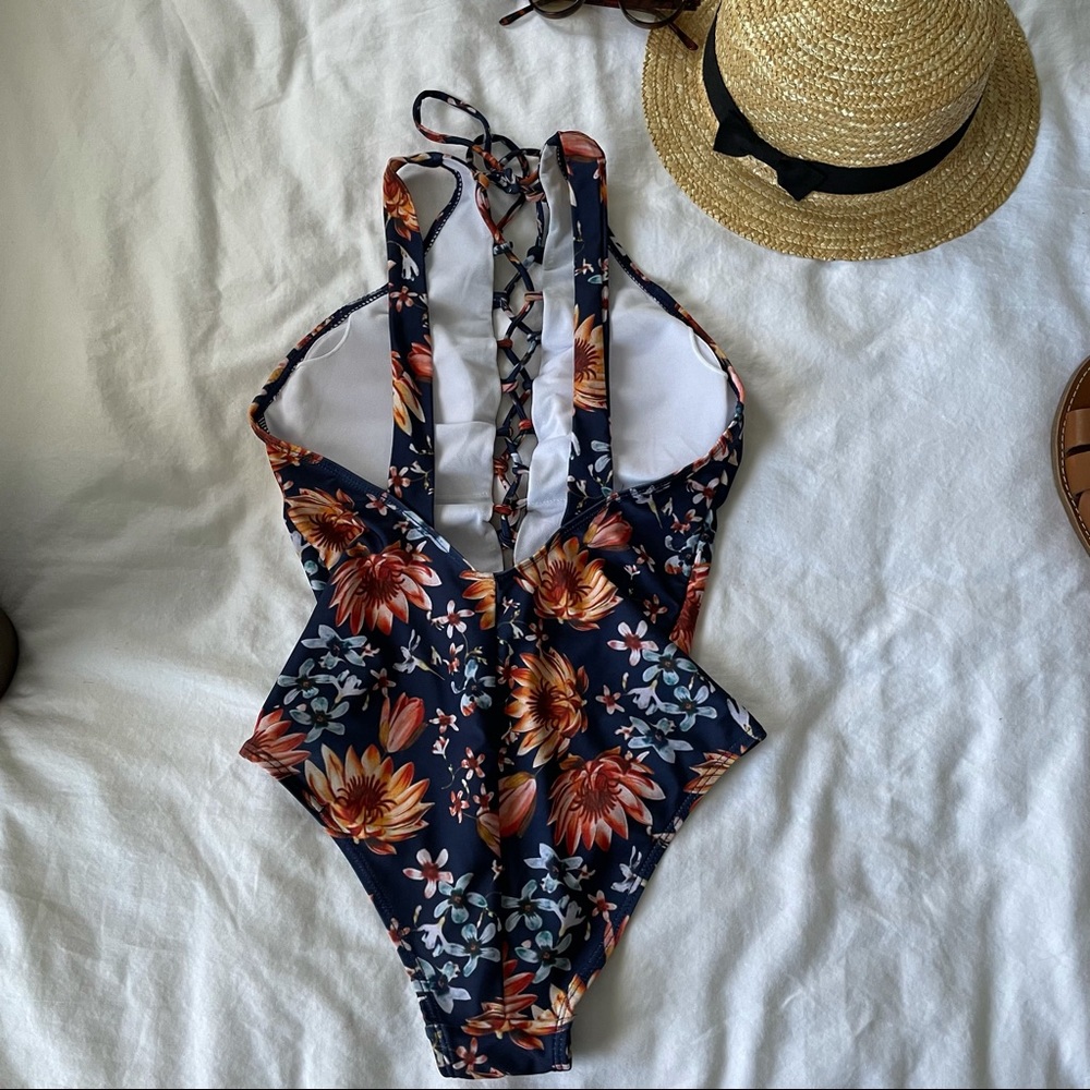 UO• BRAND NEW floral one piece swimsuit - Picture 3 of 4